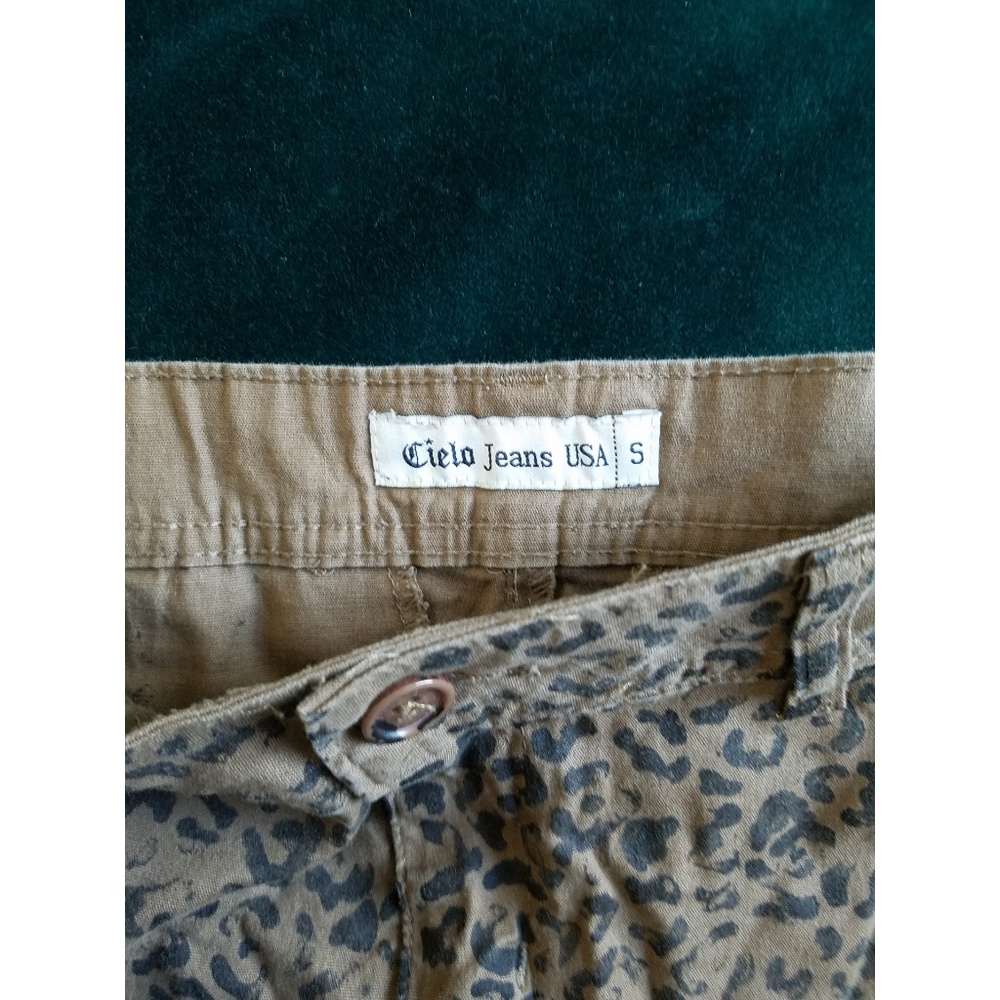 Shorts - Picture 3 of 3
